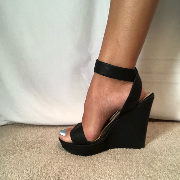 🖤Black wedge heels 🖤 - Picture 2 of 6